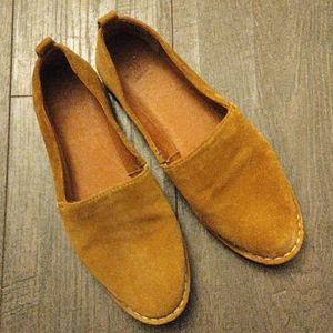 FRYE "Helena" A Line Moccasin Flats/Loafers